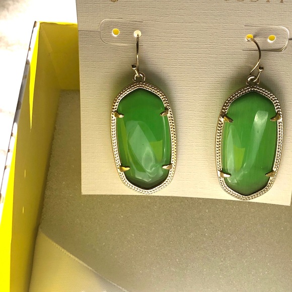 NWOT Kendra Scott RARE & Retired Elle Earrings Peridot & Yellow Gold Very HTF! - Picture 5 of 8